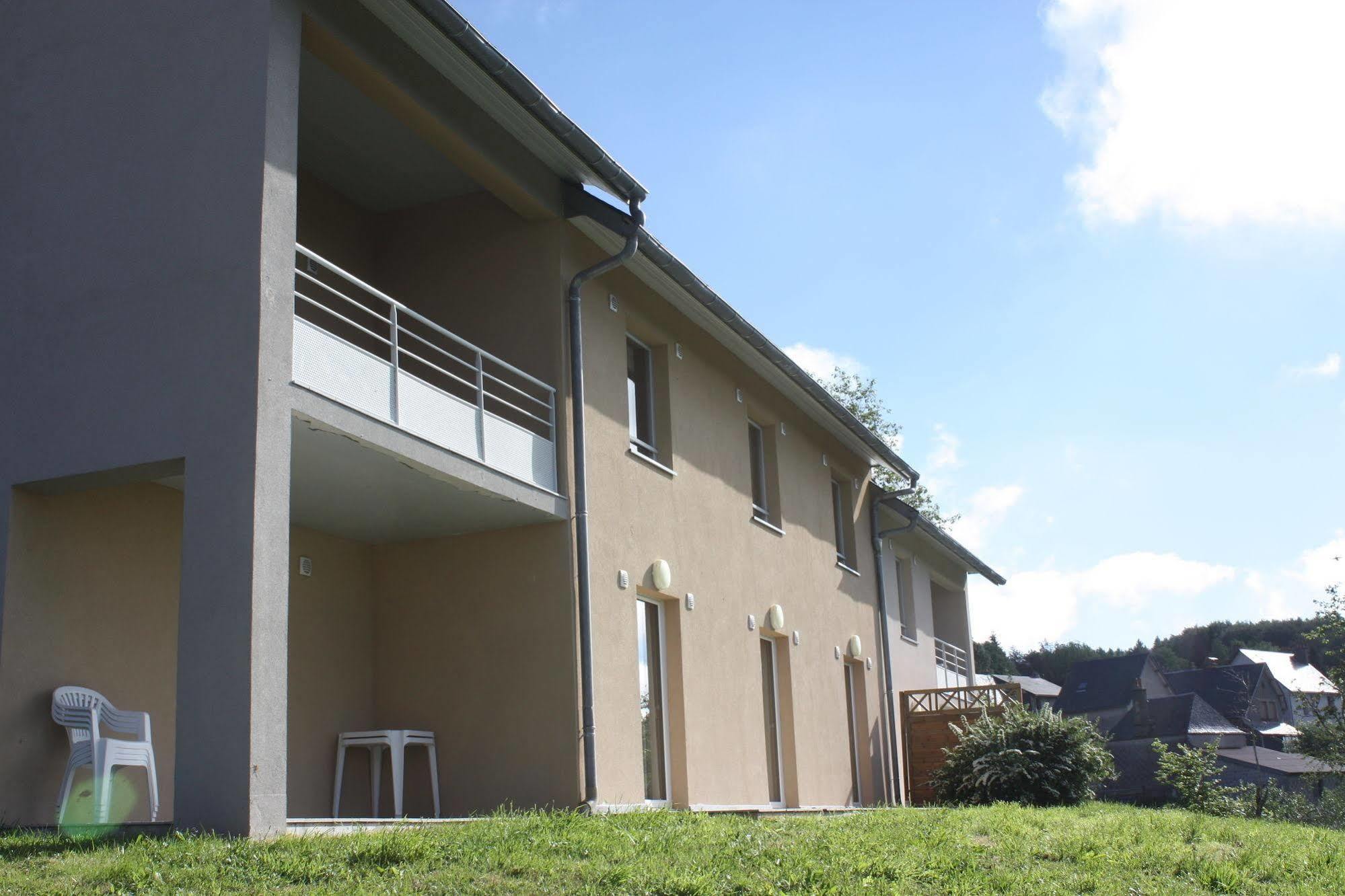 Picherande Aux Balcons Du Sancyアパートホテル エクステリア 写真