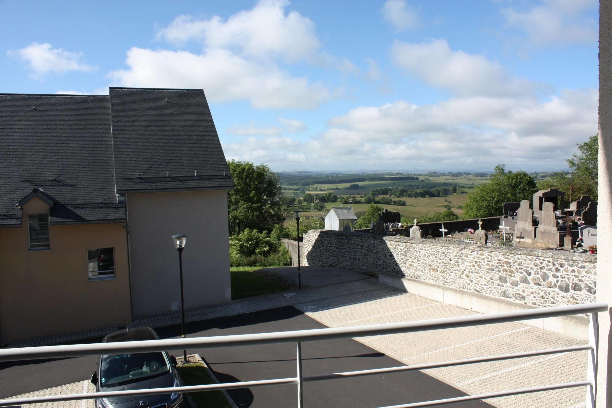 Picherande Aux Balcons Du Sancyアパートホテル エクステリア 写真